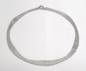 Elegáns ezüst nyakék