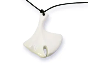 zsolnay ginkgo biloba levélt formájú porcelán medál